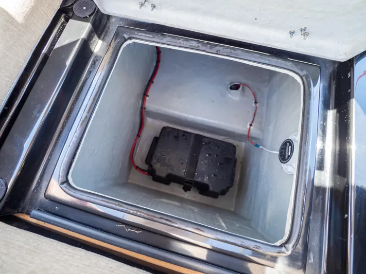  Yacht Photos Pics Battery compartment of 2023 Sea Water PHANTOM 280 boat, featuring secure wiring.