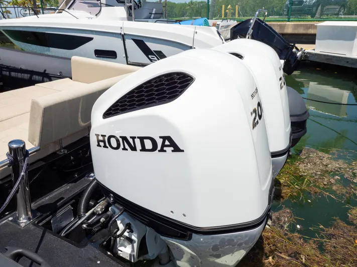  Yacht Photos Pics Twin Honda outboard motors on a 2023 Sea Water PHANTOM 280 boat docked in a marina.