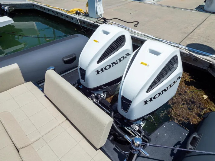  Yacht Photos Pics Twin Honda outboard engines on 2023 Sea Water PHANTOM 280 boat at dock.