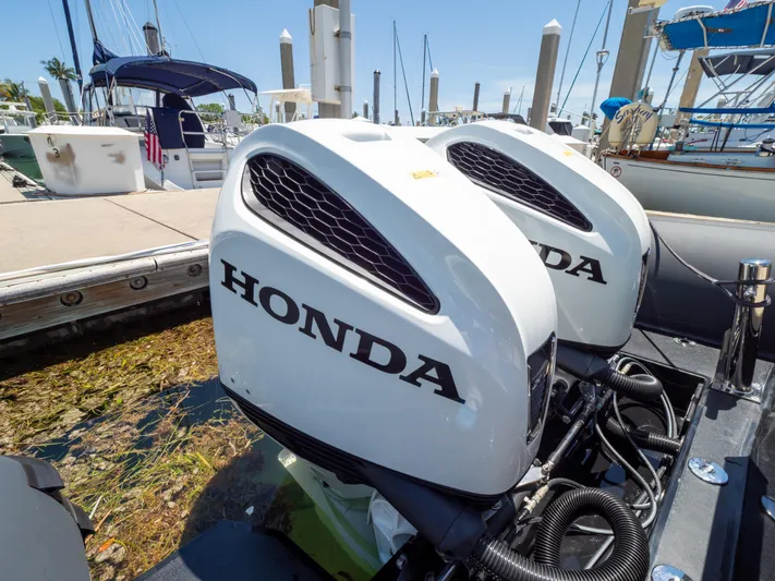  Yacht Photos Pics Twin Honda outboard motors on a 2023 Sea Water PHANTOM 280 at a marina.