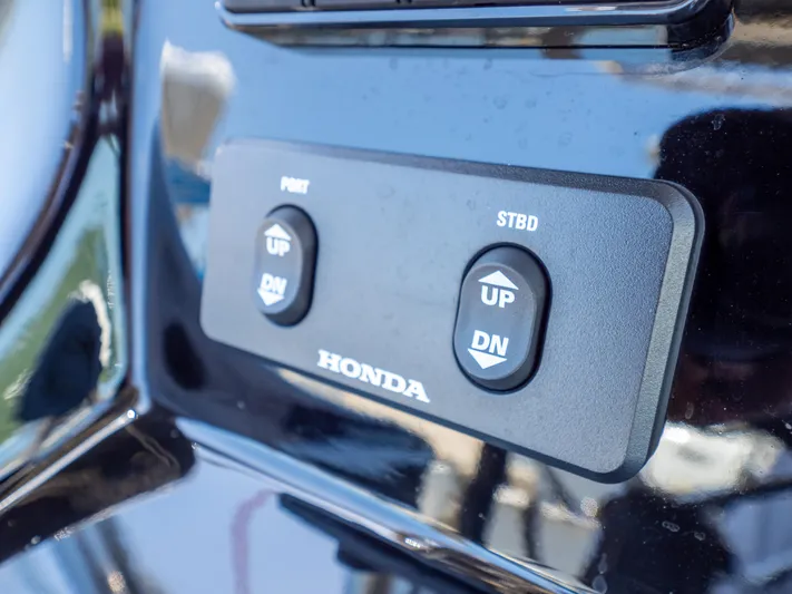  Yacht Photos Pics Control panel on a 2023 Sea Water PHANTOM 280 boat with Honda buttons.