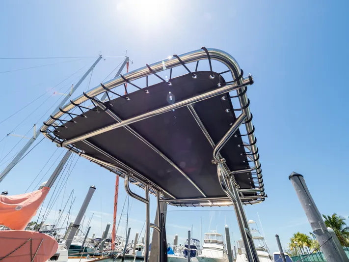  Yacht Photos Pics 2023 Sea Water PHANTOM 280 boat canopy under sunny sky at marina.
