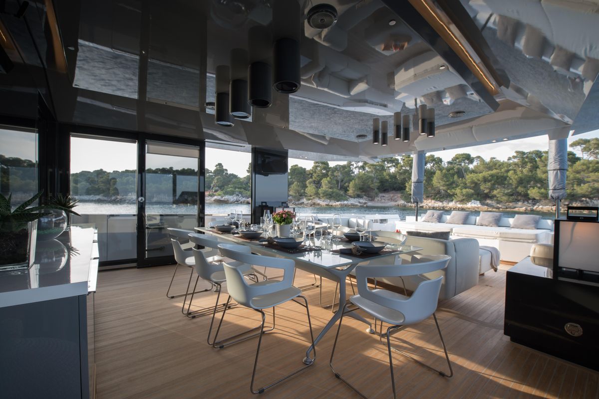 2015 Arcadia Yachts 85 
