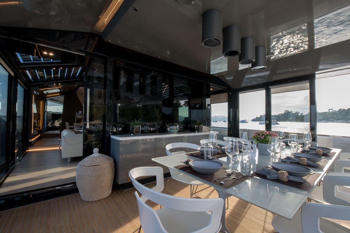2015 Arcadia Yachts 85 