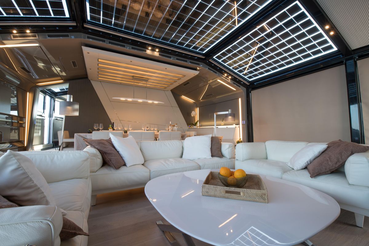 2015 Arcadia Yachts 85 