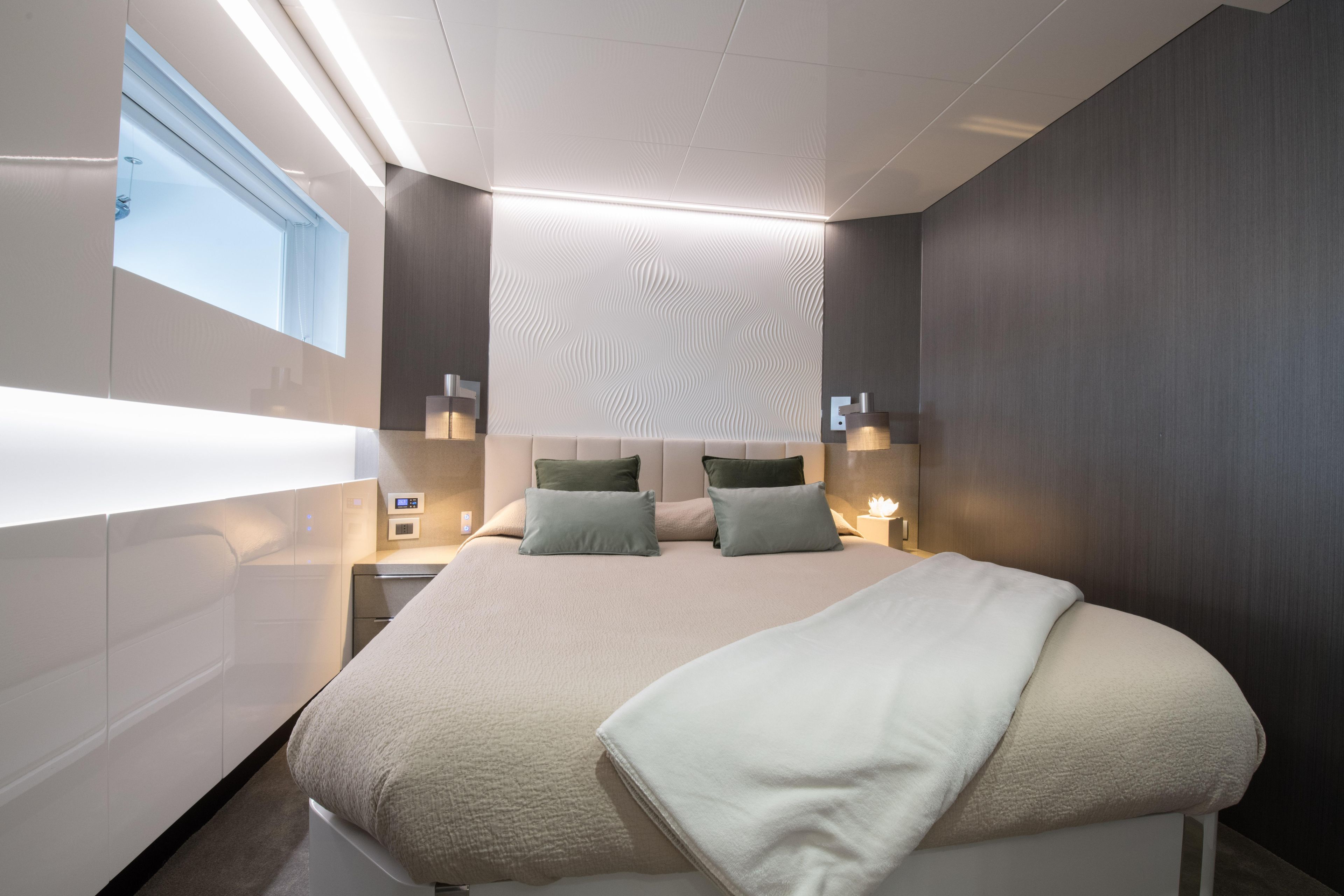 2015 Arcadia Yachts 85 