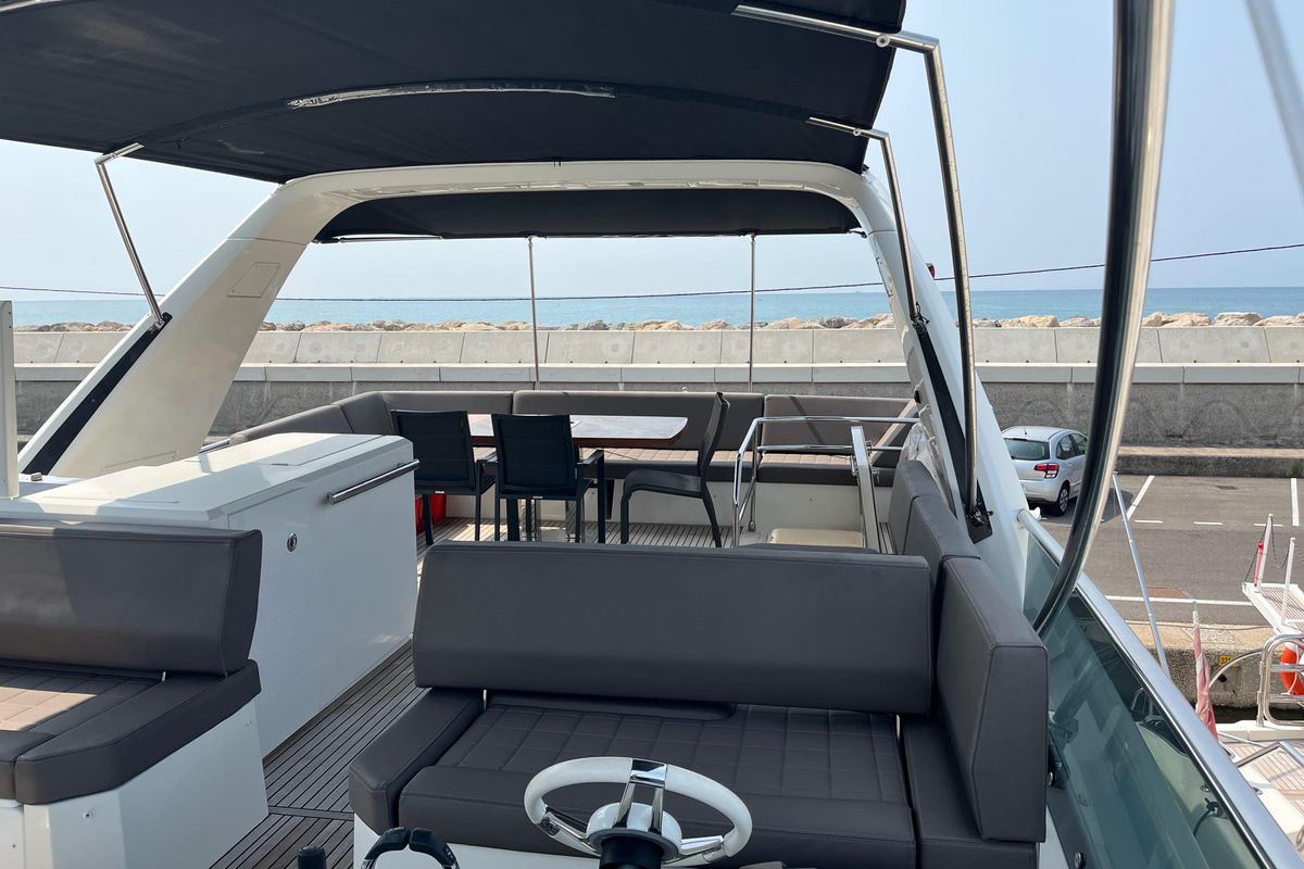 2017 Prestige 70 