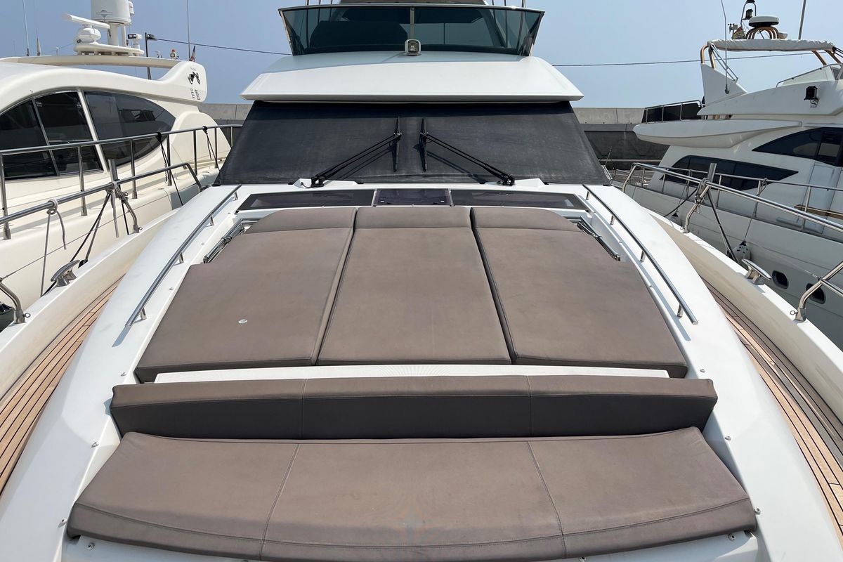 2017 Prestige 70 