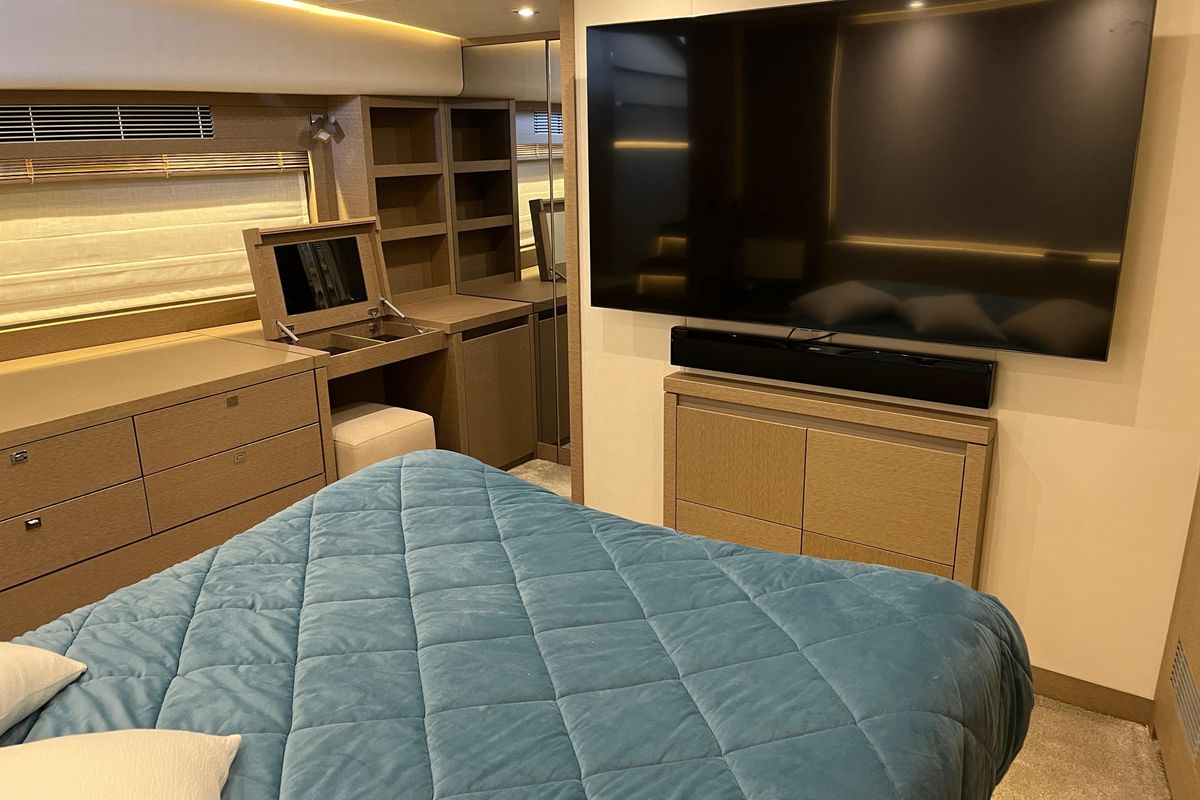 2017 Prestige 70 