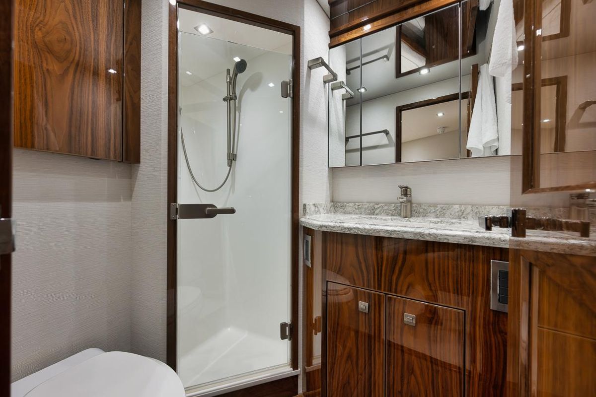 2019 Viking 80 