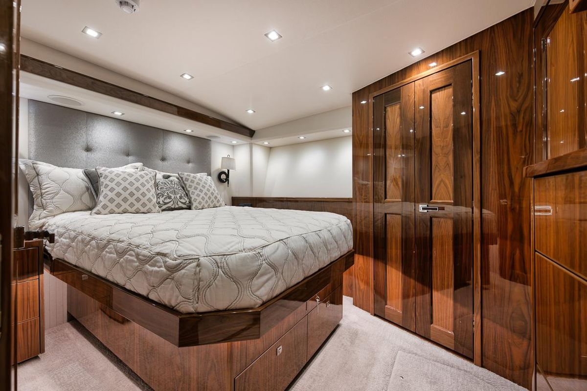 2019 Viking 80 