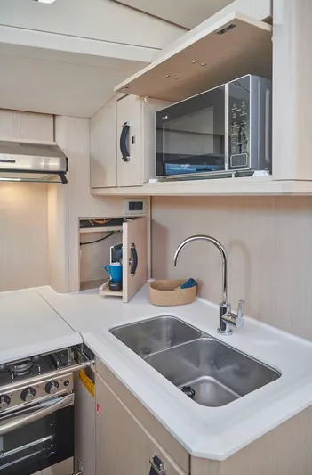 Chase'n Grace Yacht Photos Pics Jeanneau Yachts 60 - Manufacturer's Image