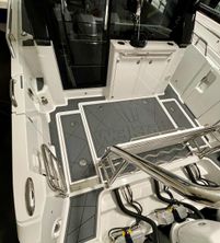 2023 Wellcraft 355 Commuter