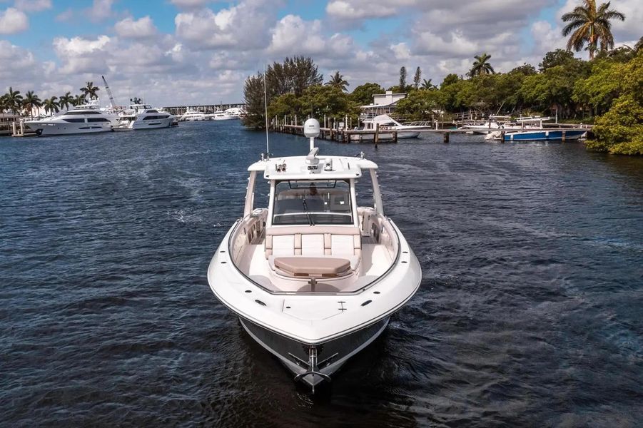 2016 Boston Whaler 420 Outrage