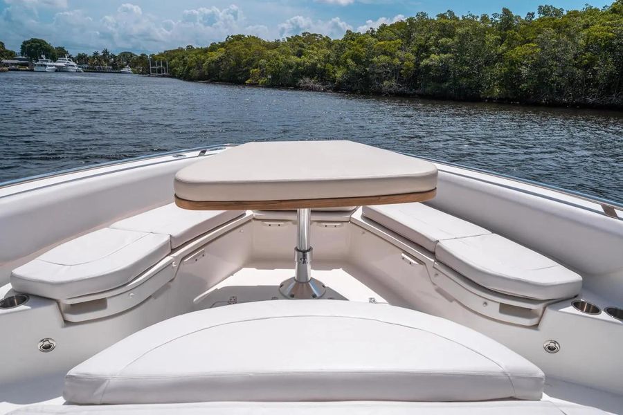 2016 Boston Whaler 420 Outrage