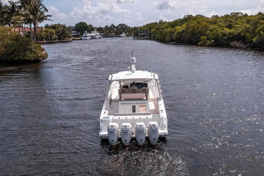 2016 Boston Whaler 420 Outrage