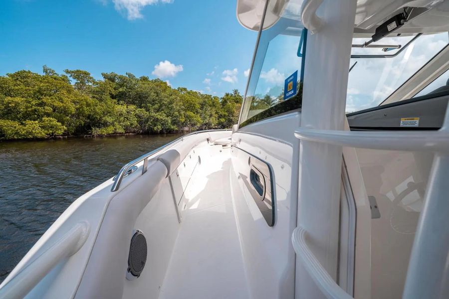 2016 Boston Whaler 420 Outrage