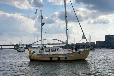 1985 Fisher 34