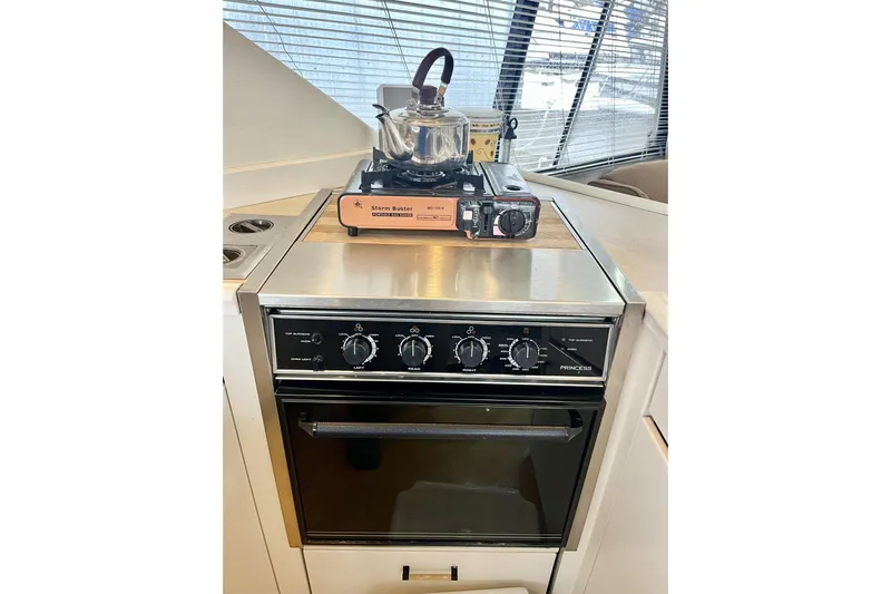  Yacht Photos Pics 1996 Bayliner 3988 Motoryacht kitchen with stove and kettle.