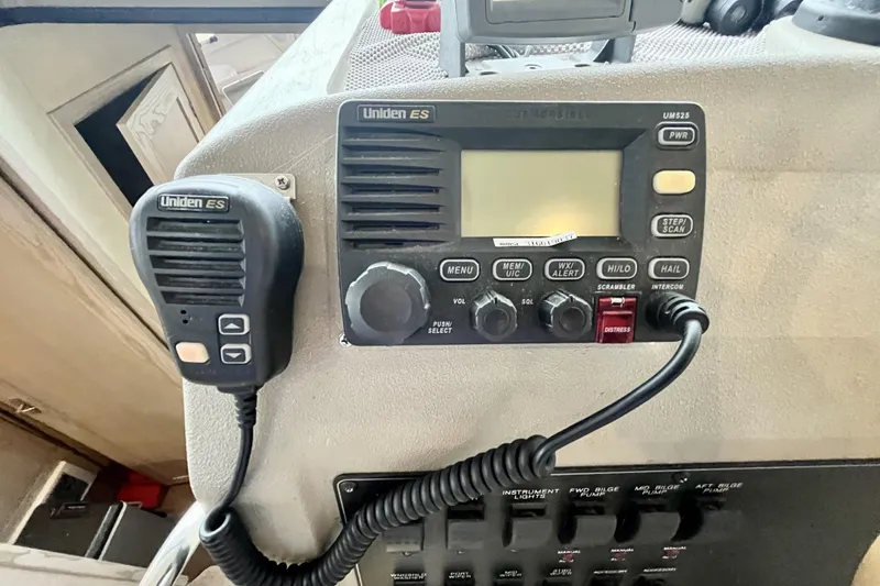  Yacht Photos Pics Uniden ES radio system on 1996 Bayliner 3988 Motoryacht dashboard.