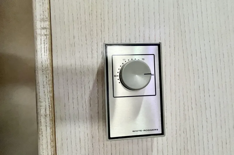  Yacht Photos Pics Thermostat on 1996 Bayliner 3988 Motoryacht, mounted on light wood panel.