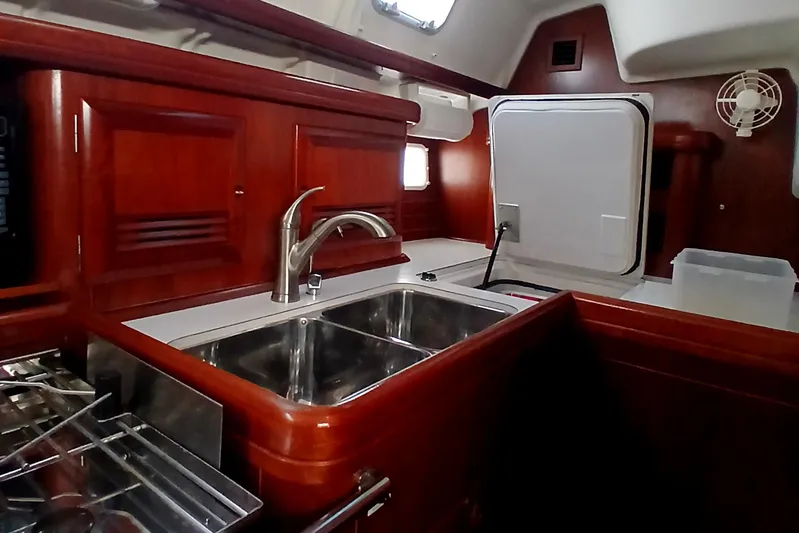 Daydreams II Yacht Photos Pics 