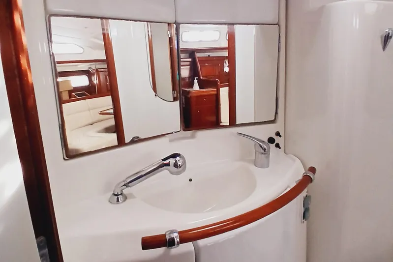 Daydreams II Yacht Photos Pics 