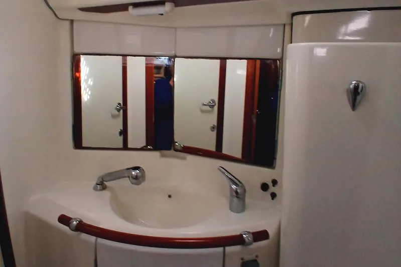 Daydreams II Yacht Photos Pics 