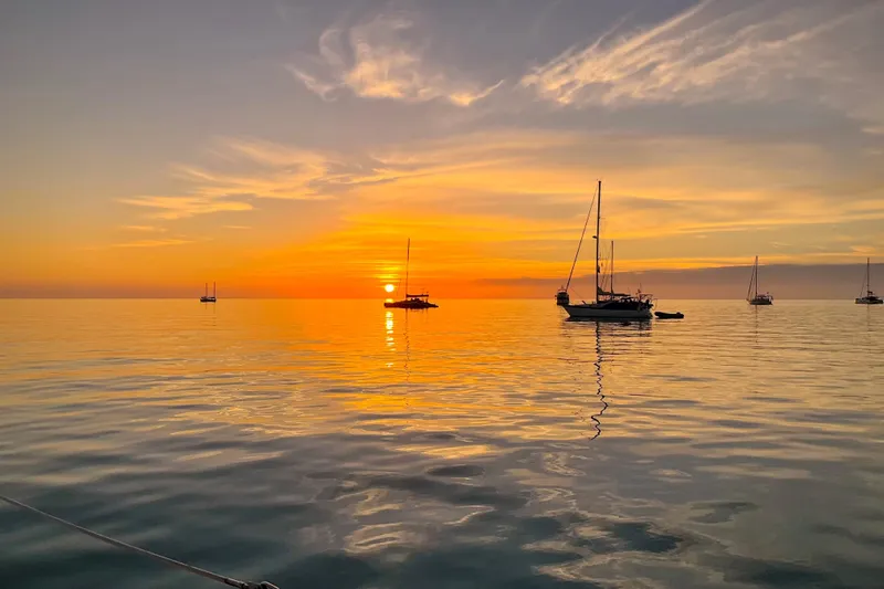 Daydreams II Yacht Photos Pics 