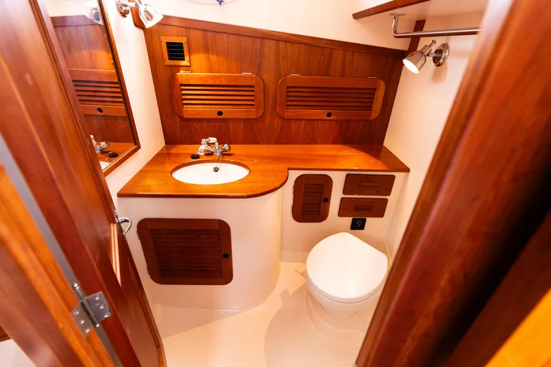 Vivere Yacht Photos Pics Luxurious wooden bathroom interior of 2015 Hinckley Picnic Boat 37 MKIII.