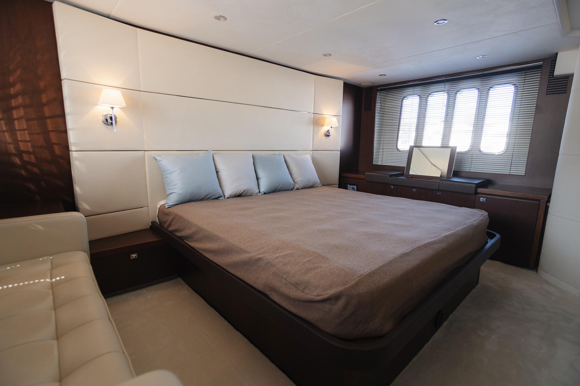 2010 Princess V62 Cruiser for sale - YachtWorld