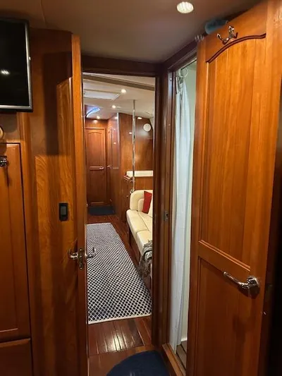 Pitch N Roll III Yacht Photos Pics 