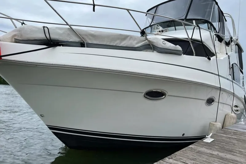  Yacht Photos Pics 2005 Silverton 39 Aft Cabin yacht docked at a marina.