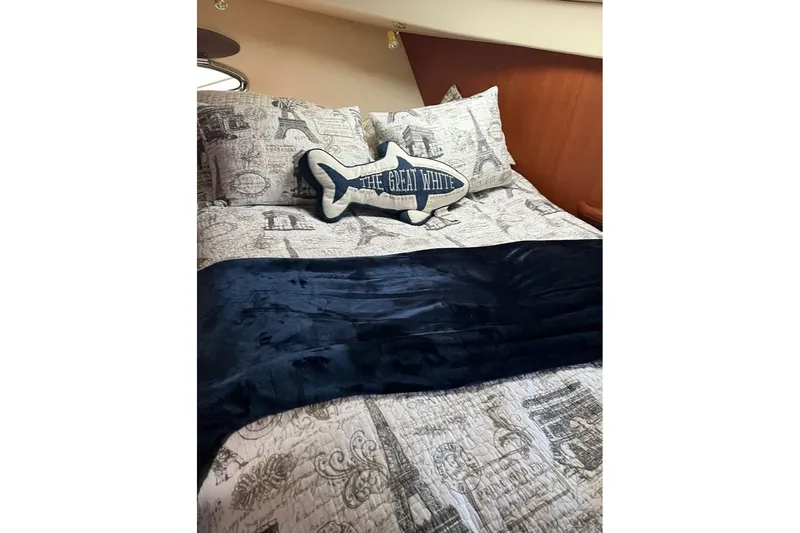  Yacht Photos Pics Luxurious 2005 Silverton 39 Aft Cabin bedroom with nautical-themed decor and plush bedding.