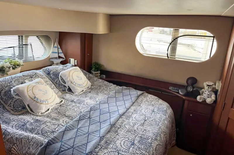  Yacht Photos Pics Luxurious 2005 Silverton 39 Aft Cabin bedroom with nautical decor and cozy bedding.