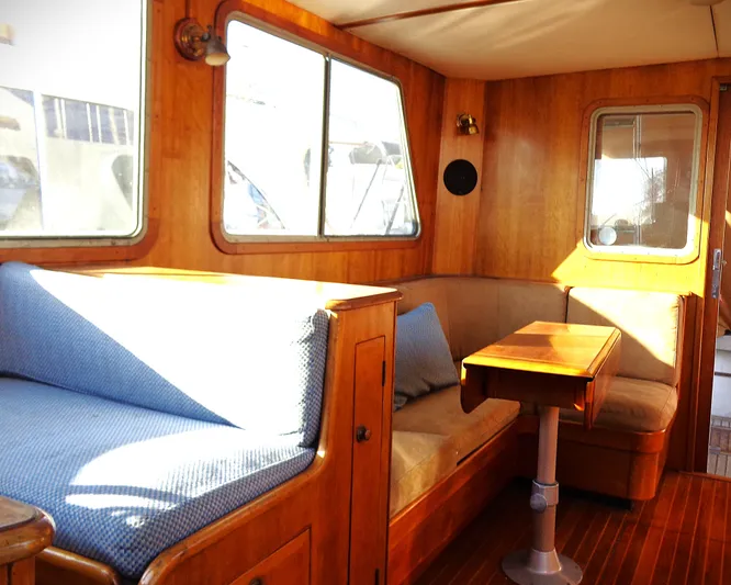 Hi Yo Silver Yacht Photos Pics Interior of 1990 Pettegrow 36 Flybridge with wooden furnishings and blue seating.
