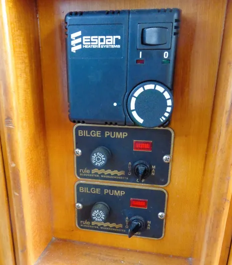 Hi Yo Silver Yacht Photos Pics Espar heater system and bilge pump controls on 1990 Pettegrow 36 Flybridge.