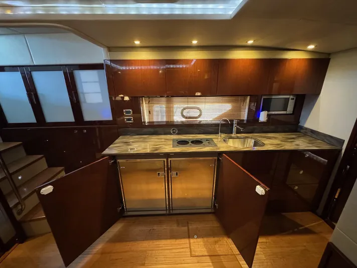 Costas Yacht Photos Pics Luxurious kitchen interior of 2015 Sea Ray 540 Sundancer yacht with modern amenities.