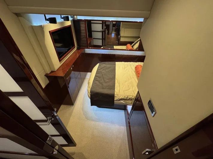 Costas Yacht Photos Pics Luxurious bedroom interior of 2015 Sea Ray 540 Sundancer yacht with modern furnishings.