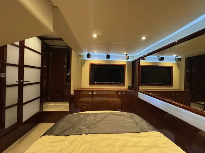 Costas Yacht Photos Pics Luxurious interior of 2015 Sea Ray 540 Sundancer yacht with modern amenities and elegant design.