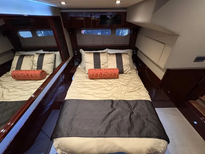 Costas Yacht Photos Pics Luxurious bedroom interior of 2015 Sea Ray 540 Sundancer yacht with elegant bedding.