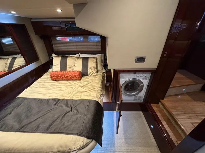 Costas Yacht Photos Pics Bedroom interior of 2015 Sea Ray 540 Sundancer yacht with bed and washer.