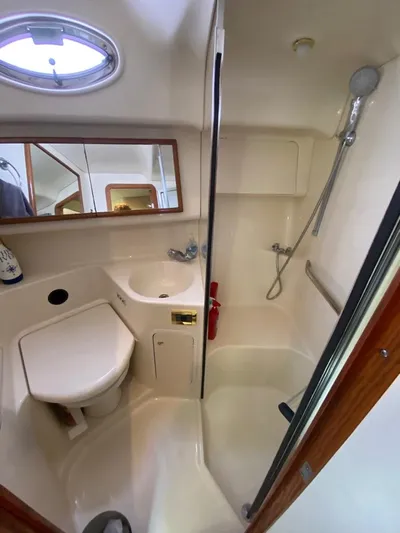  Yacht Photos Pics 2000 Sea Ray 400 Sedan Bridge bathroom with shower, sink, and toilet.