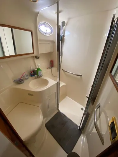  Yacht Photos Pics Bathroom interior of 2000 Sea Ray 400 Sedan Bridge yacht, featuring shower and sink.