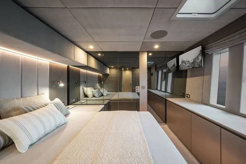  Yacht Photos Pics Luxurious Sunreef 80 yacht bedroom interior, 2025 model, featuring modern design and elegant lighting.