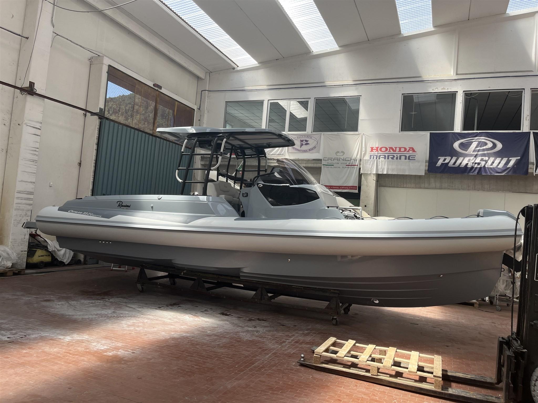 2025 Ranieri Cayman 33 Excutive