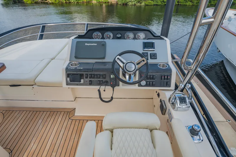 Discover Yacht Photos Pics 2015 Sea Ray 510 Fly yacht helm with luxurious seating and advanced controls.