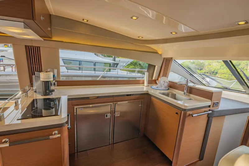 Discover Yacht Photos Pics Luxurious 2015 Sea Ray 510 Fly yacht kitchen interior with modern appliances.