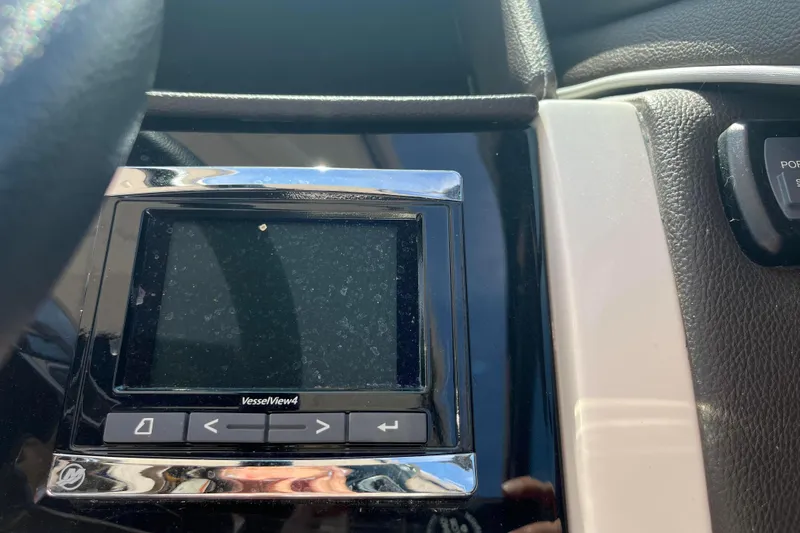  Yacht Photos Pics Sea Ray SLX 350 2018 dashboard featuring VesselView4 display.