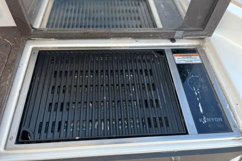  Yacht Photos Pics Built-in Kenyon grill on 2018 Sea Ray SLX 350 boat, featuring sleek design and controls.